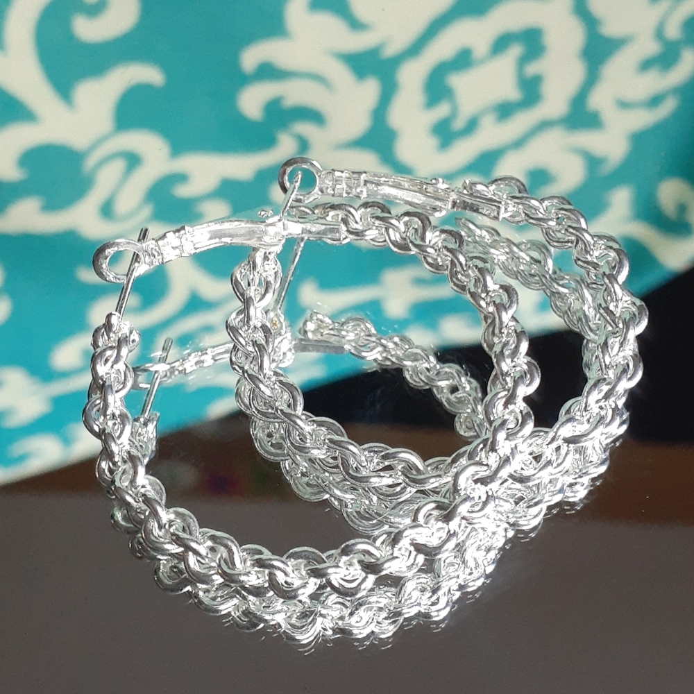 18K Gold F. Chain Links Hoop Earrings - 1.5 Inch D